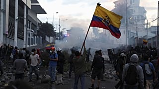 Spritpreis-Erhöhung in Ecuador: Proteste in Quito eskalieren