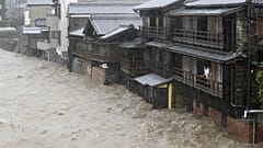 Taifun zieht über Japan
