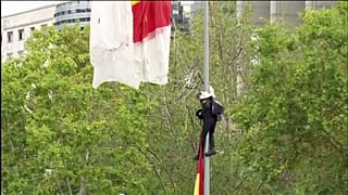 Espagne : le parachutiste heurte un lampadaire en plein défilé 