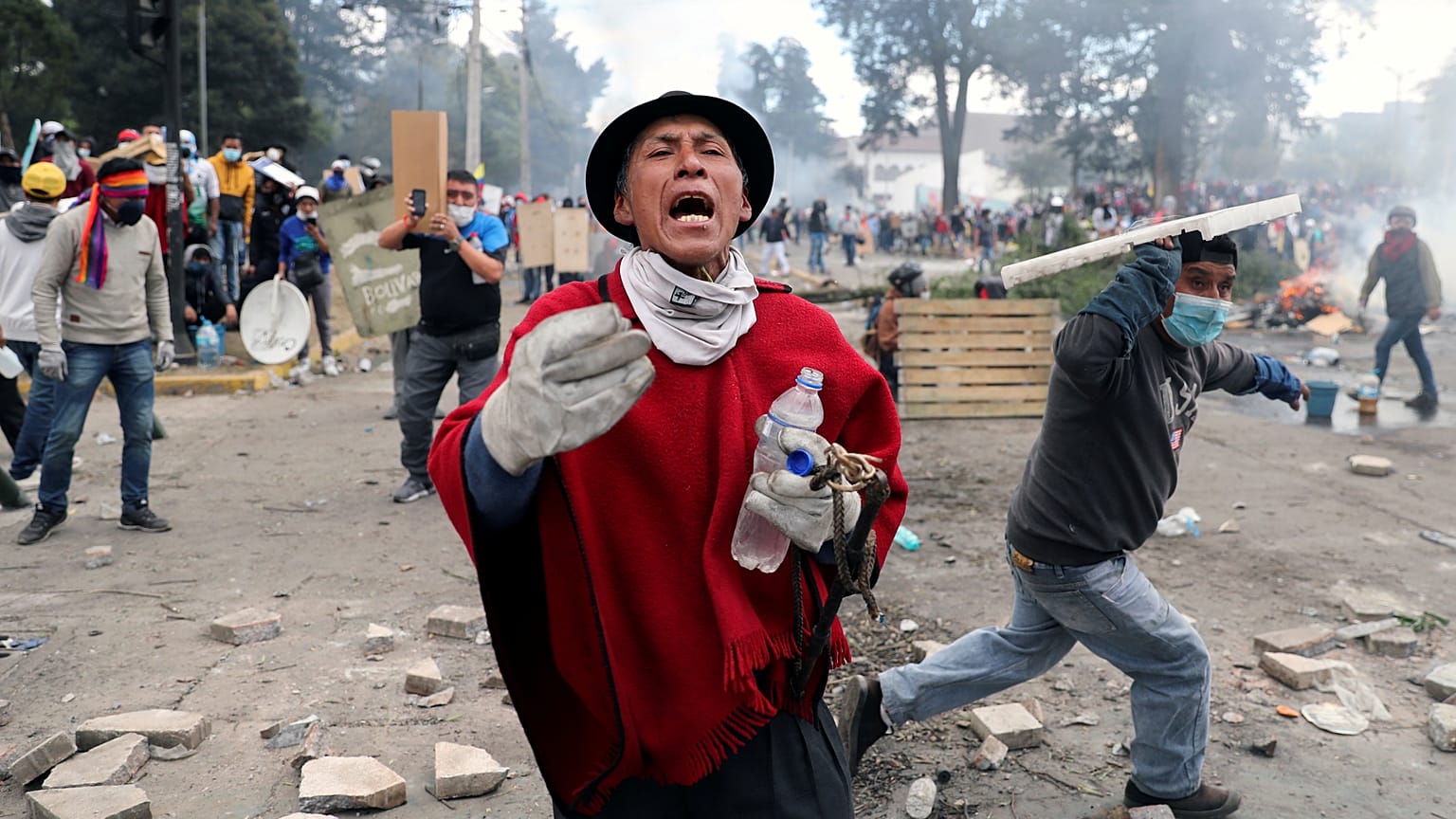 Un manifestante durante una protesta contra las medidas de austeridad del presidente Lenín Moreno, en Quito, Ecuador, el 12 de octubre de 2019.