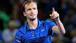 El huracán Medvedev arrasa Shanghái (6-4 y 6-1 a Zverev)