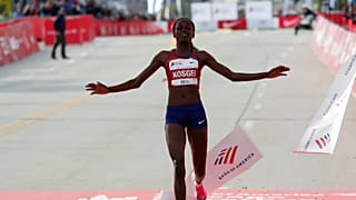 Brigid Kosgei pulveriza el récord de maratón femenino: 2:14:04