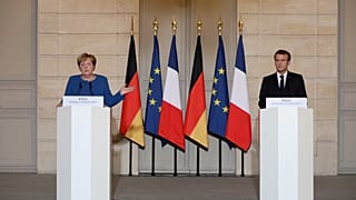 Macron: a török támadásnak azonnal le kell állnia