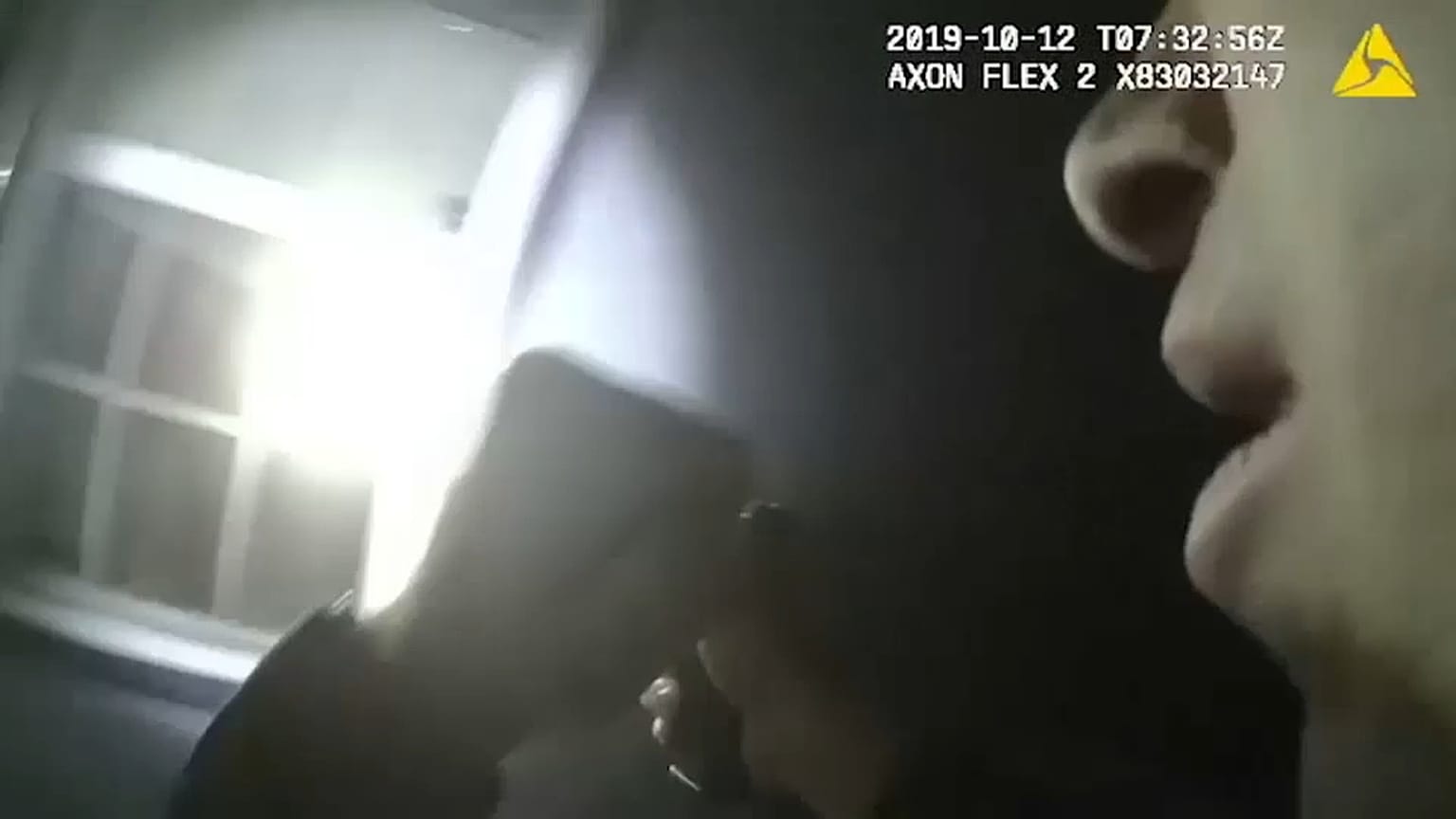 لقطة من الفيديو المصور للشرطي قبل إطلاق النار على جيفرسون