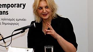 Η σχεδιάστρια Σοφία Κοκοσαλάκη 