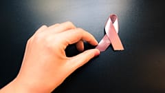 Tumore al seno: ottobre è il mese della prevenzione