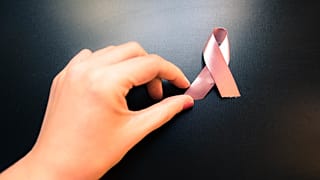Tumore al seno: ottobre è il mese della prevenzione