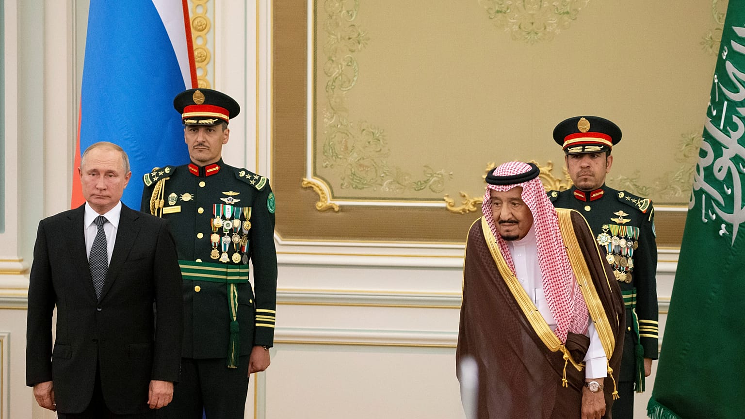 شاهد: مراسم استقبال الرئيس الروسي من قبل العاهل السعودي في الرياض