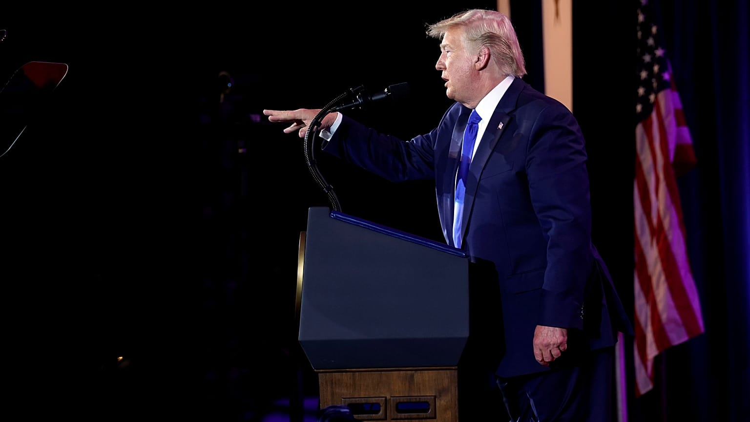 Trump Türkiye'ye yaptırım kararnamesini imzalayacağını duyurdu