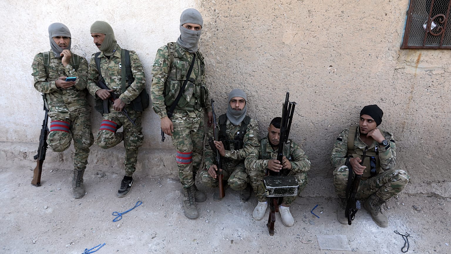 Siria, la Danimarca vuole revocare la cittadinanza ai foreign fighters con doppio passaporto