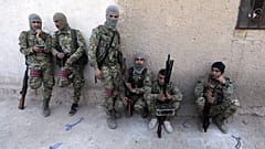 Siria, la Danimarca vuole revocare la cittadinanza ai foreign fighters con doppio passaporto