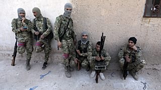 Siria, la Danimarca vuole revocare la cittadinanza ai foreign fighters con doppio passaporto