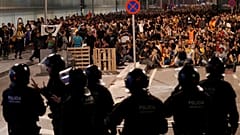 ¿Se pueden comparar las protestas en el aeropuerto de Barcelona con las de Hong Kong?