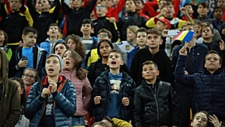 Einige der 30.000 jungen Zuschauer. 