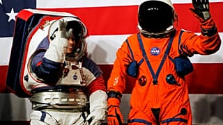 NASA yeni uzay kıyafetlerini tanıttı