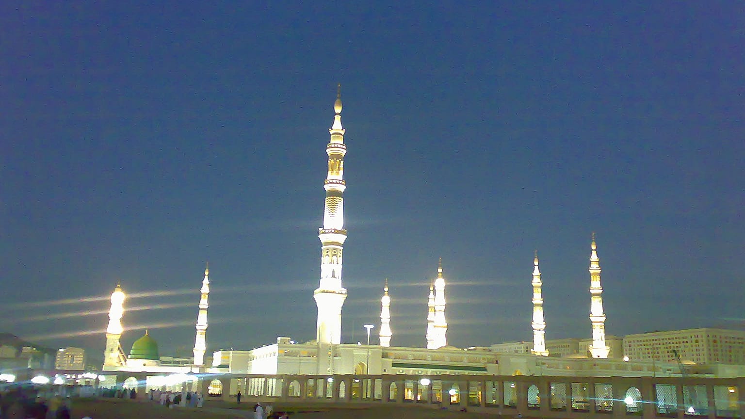 المسجد النبوي في المدينة المنورة بالمملكة العربية السعودية