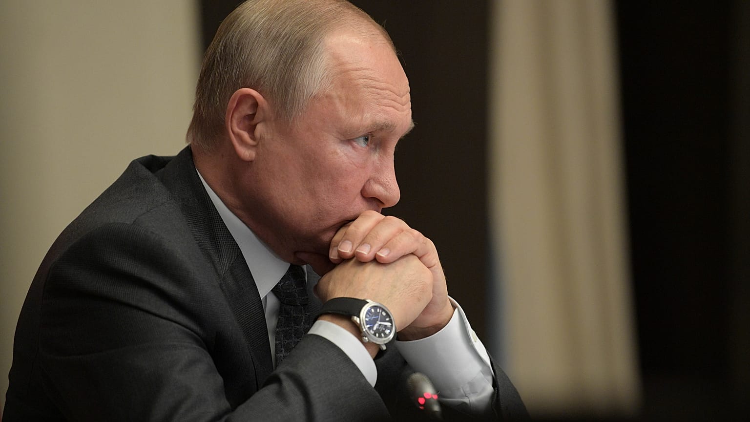 Путин поручил взяться за "духовно-нравственное" воспитание молодежи