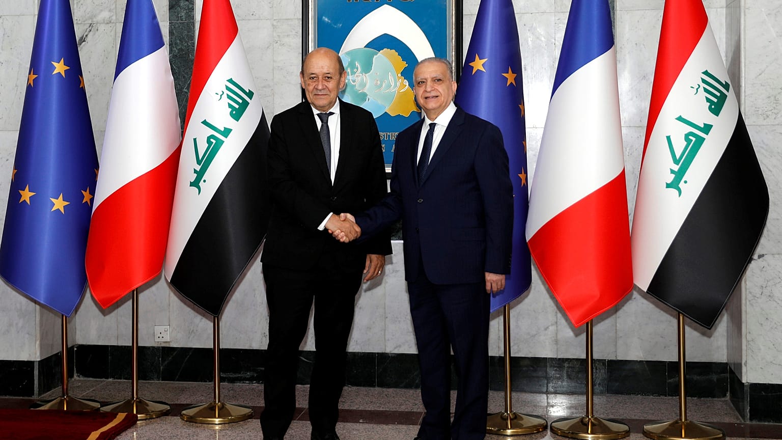 لو دريان (يسار) والحكيم