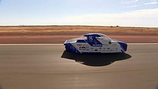 Une voiture belge s'abreuve de soleil australien