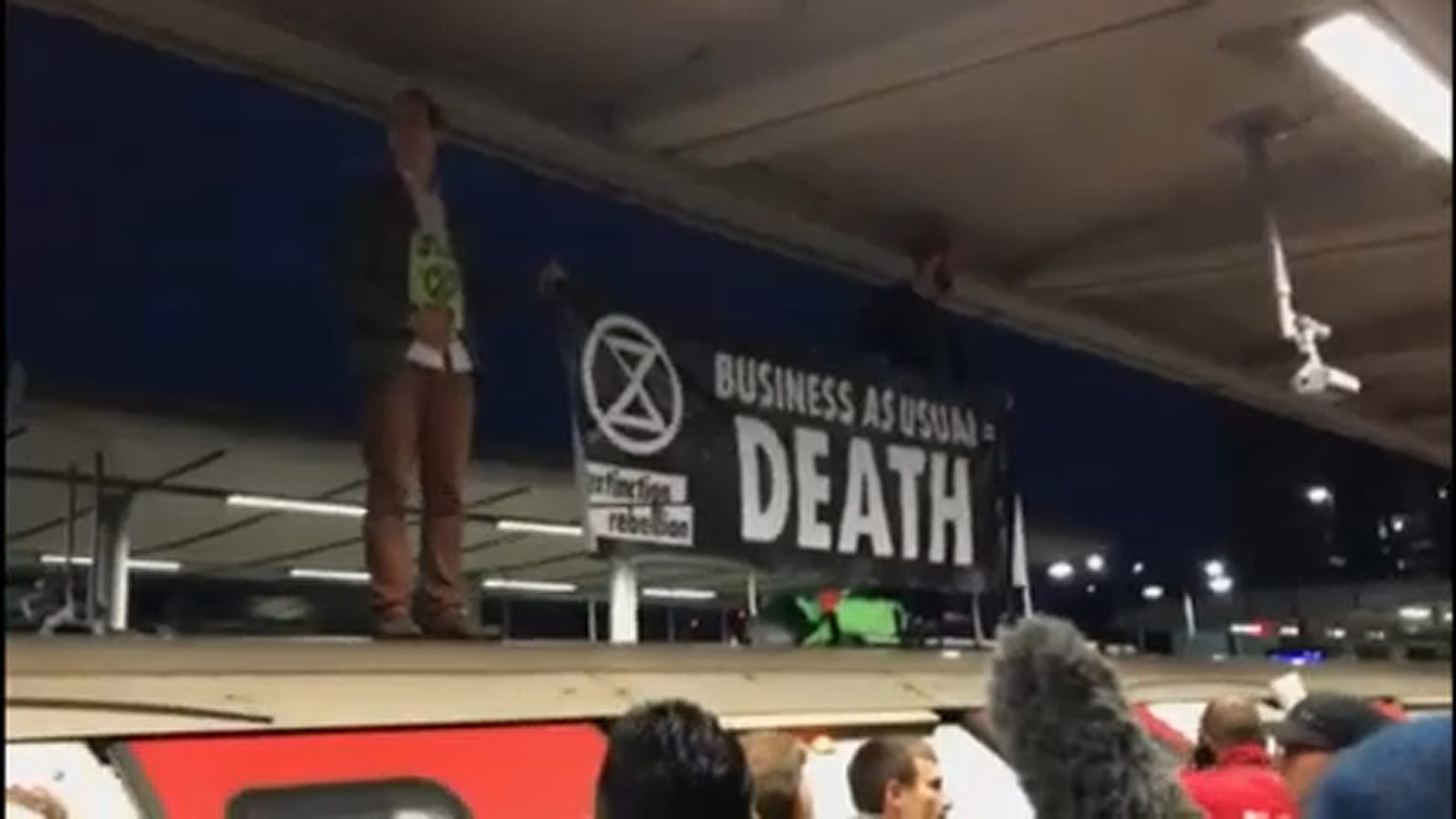 Varios detenidos en una protesta de Extinction Rebellion en el metro de Londres
