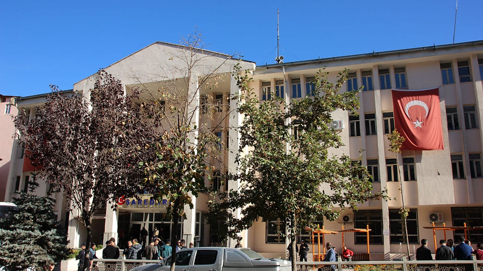 Hakkari Yüksekova'da HDP'li 2 isim "terör suçlaması"ndan tutuklandı