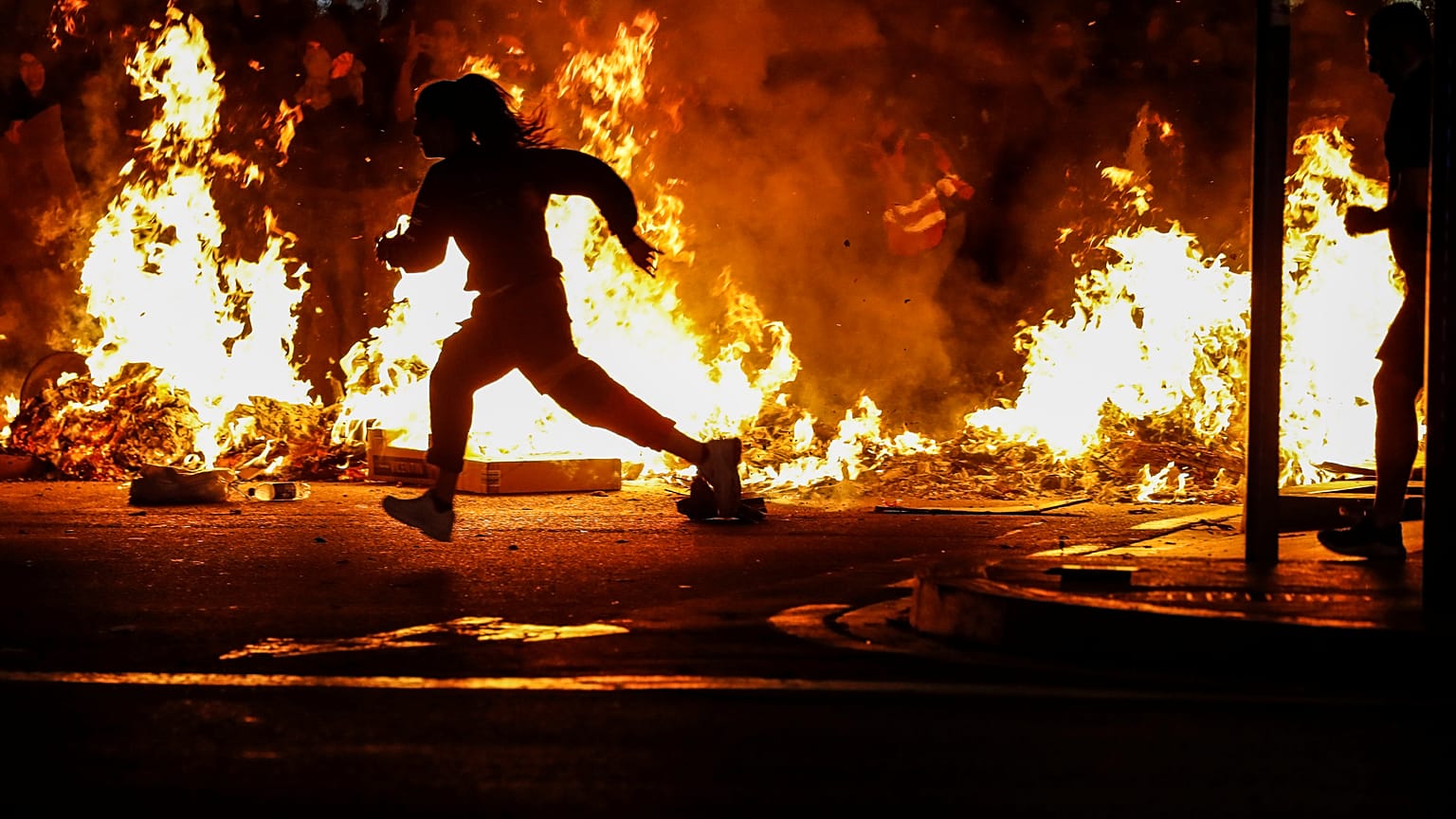 Barcellona scontri nella notte fra il 17 e il 18 ottobre 2019