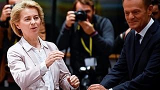 Donald Tusk ve Ursula von der Leyen 