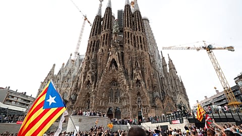 Carreteras cortadas y manifestaciones en Cataluña en la jornada de huelga general