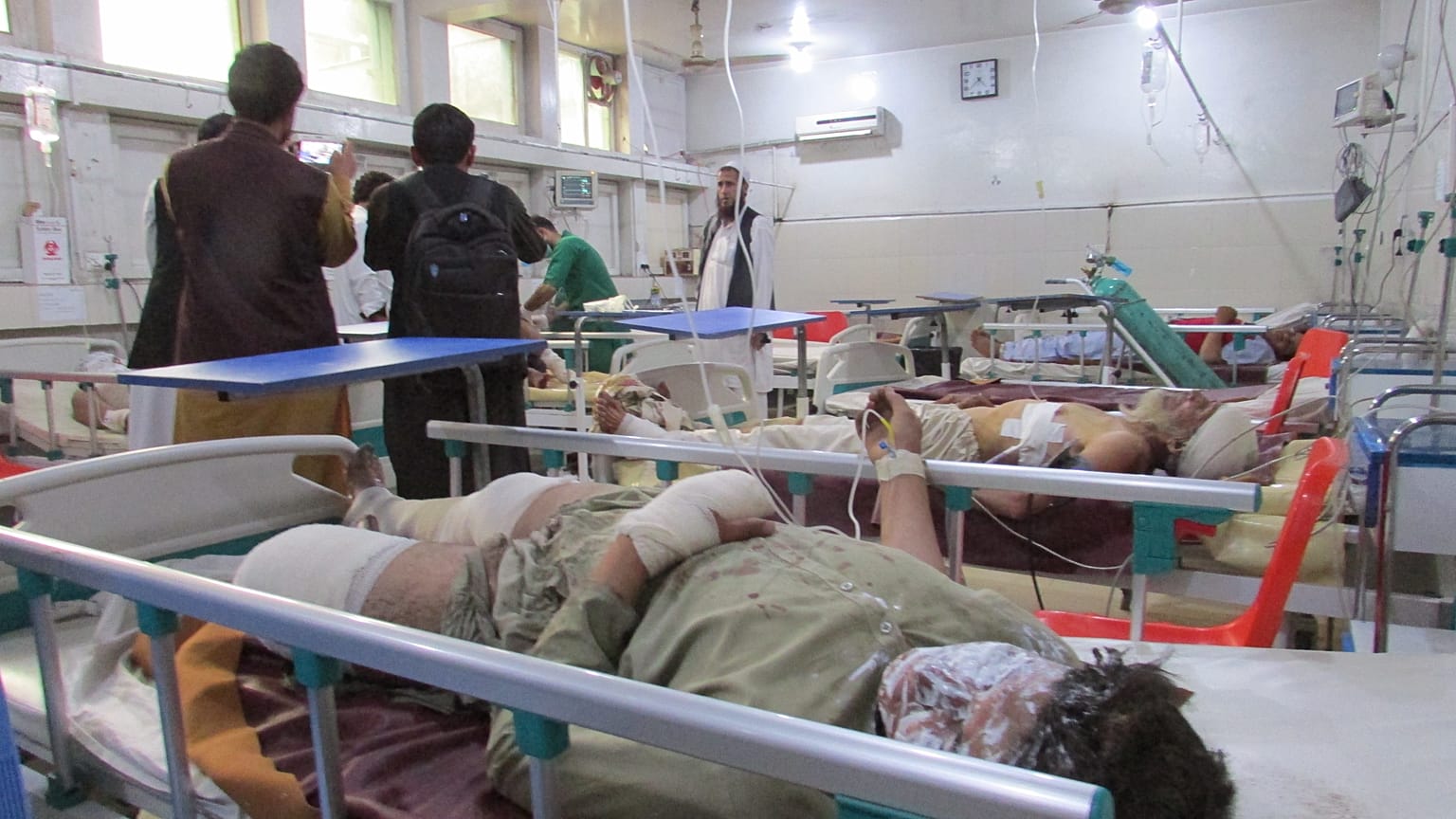 Afganistan'ın doğusundaki Nangarhar vilayetinde camiye cuma namazı sırasında düzenlenen bombalı saldırıda 63 kişi hayatını kaybetti.  ( Zabihullah Ghazi - Anadolu Ajansı )