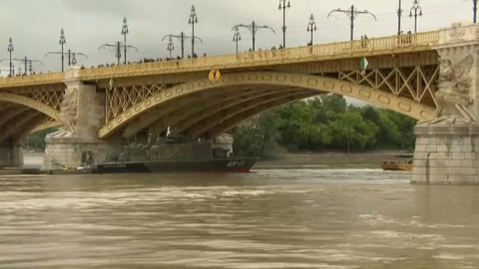 Hopes fade for tourists missing after fatal boat sinking on River Danube