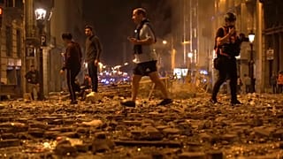 شاهد: ليلة خامسة عنيفة.. كتالونيا غاضبة وتدعو مدريد إلى مفاوضات غير مشروطة