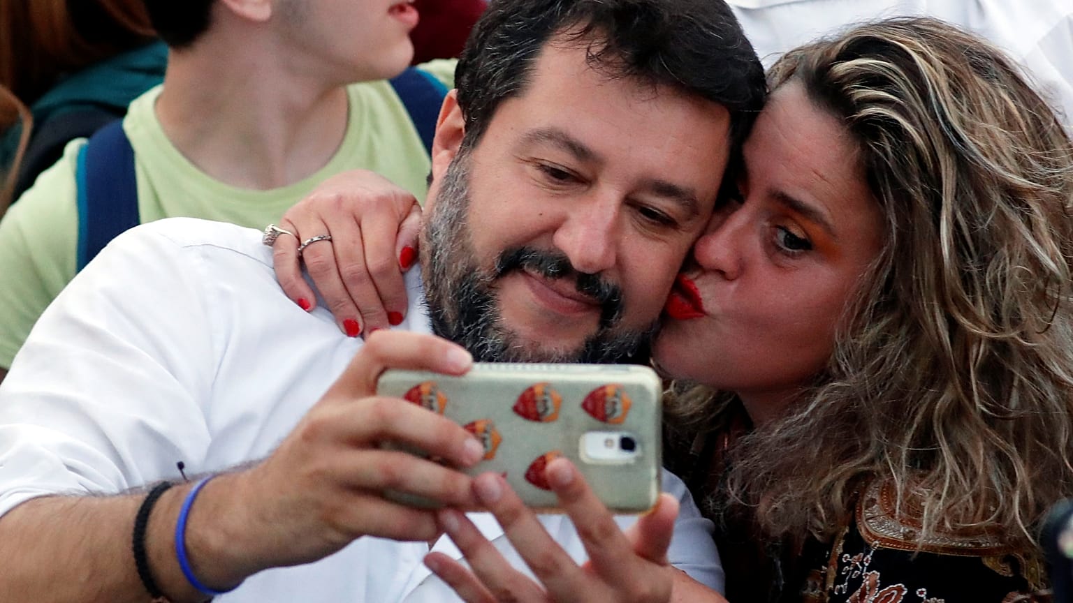 Salvini promete regressar "rápido" ao poder