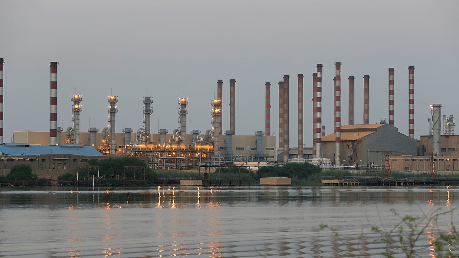 İran'ın Abadan petrol rafinerisi