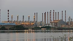 İran'ın Abadan petrol rafinerisi