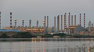 İran'ın Abadan petrol rafinerisi