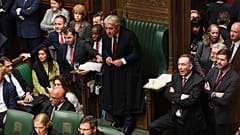 Johnson will trotz Abstimmungsschlappe Brexit-Termin halten