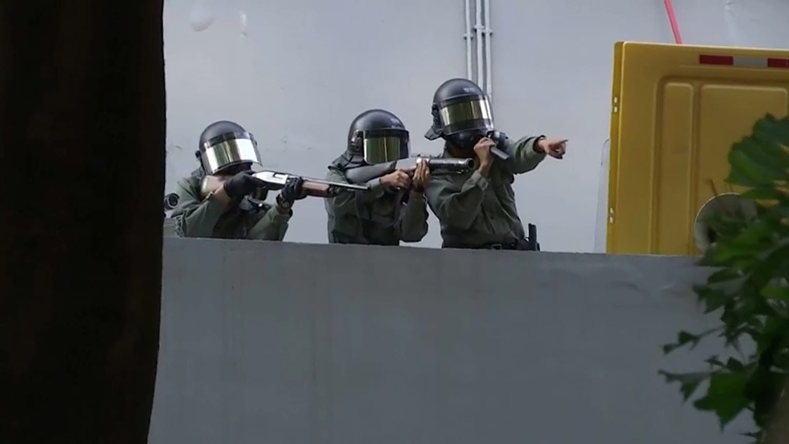 Hong Kong, una nuova domenica di violenza