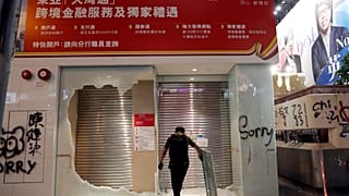 Caos en Hong Kong tras una masiva manifestación no autorizada 