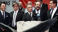 Beşiktaş Kulübünün olağanüstü seçimli genel kurulunda başkanlığa seçilen Ahmet Nur Çebi, teşekkür konuşması yaptı