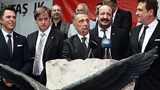 Beşiktaş Kulübünün olağanüstü seçimli genel kurulunda başkanlığa seçilen Ahmet Nur Çebi, teşekkür konuşması yaptı