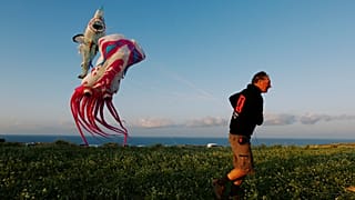 Malta'da festival kapsamında gökyüzünü rengarenk uçurtmalar kapladı