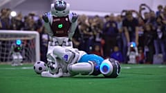 Robo-Kicker bald Kokurrenz für Kross, Schweinsteiger & Co.? 