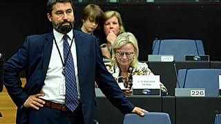 Harmadszor fújnak visszavonulót a Hidvéghiről szóló szavazás előtt