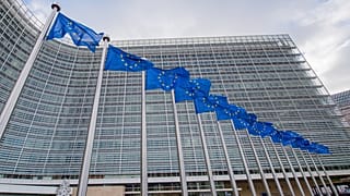 Κομισιόν: Ζητά διευκρινίσεις από Γαλλία-Ιταλία για τους προϋπολογισμούς του '20
