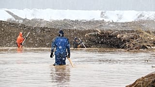 На месте прорыва дамбы под Красноярском обнаружен сейф с золотом