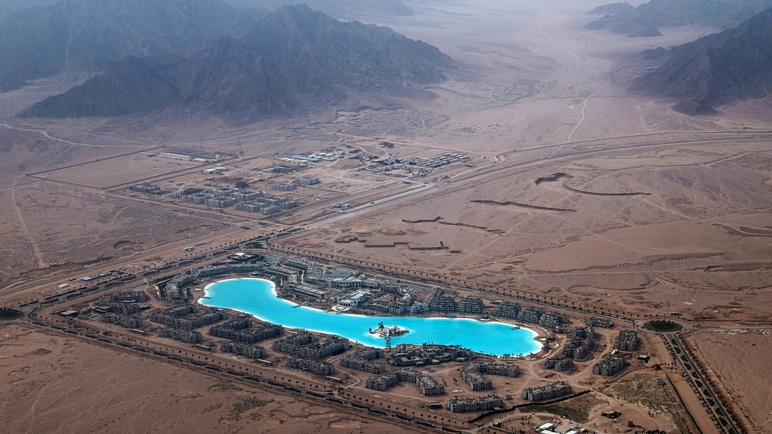 بريطانيا تلغي حظر الرحلات الجوية إلى شرم الشيخ 