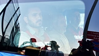 Görevden alınan HDP'li Büyükşehir Belediye Başkanı Adnan Selçuk Mızraklı adliyeye getirildi.  ( Hasan Namlı - Anadolu Ajansı )