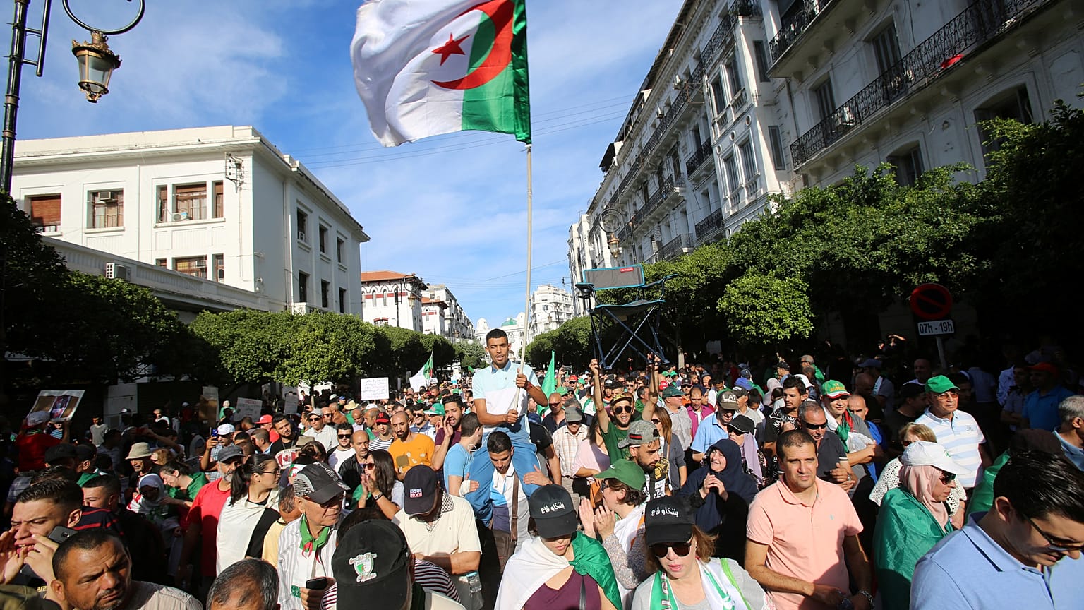 الطلاب في الجزائر يتظاهرون للأسبوع الـ35 على التوالي