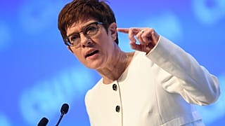 وزيرة الدفاع الألمانية تتهم تركيا بضم أراضي شمال سوريا وتطالب بتدخل دولي