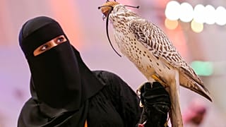 رغم منحهن جوازات سفر دون موافقة "ولي الأمر".. حركة السعوديات لا تزال مقيدة
